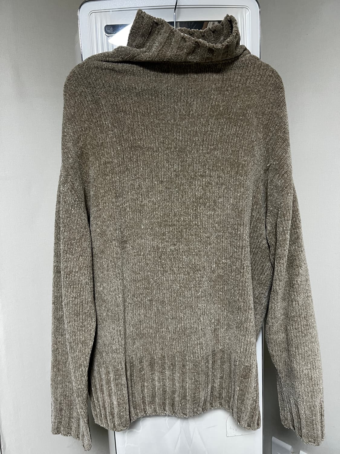 솔리드옴므 목폴라 절개니트 상품이미지1