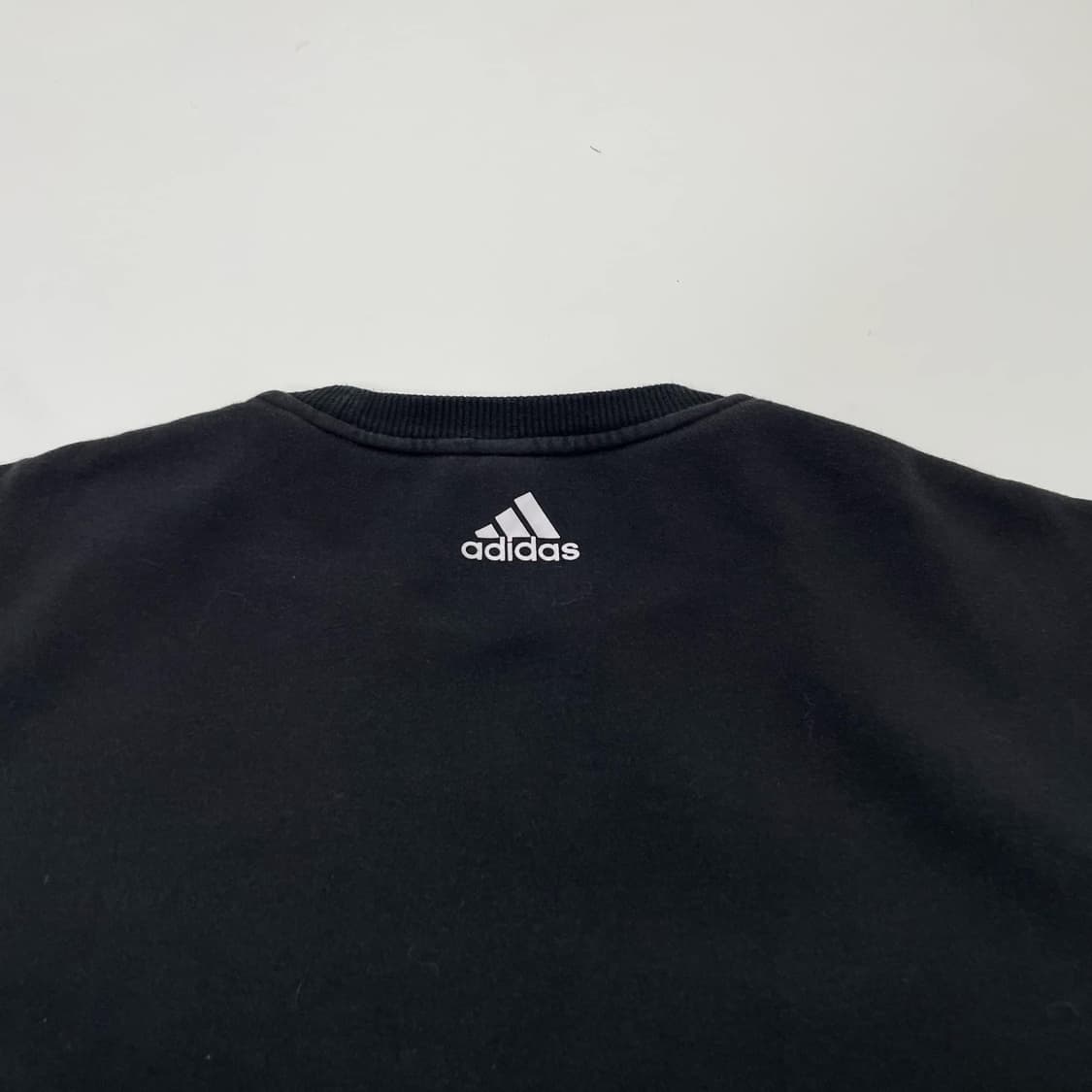 아디다스 자수로고 맨투맨 스웻셔츠 상품이미지5
