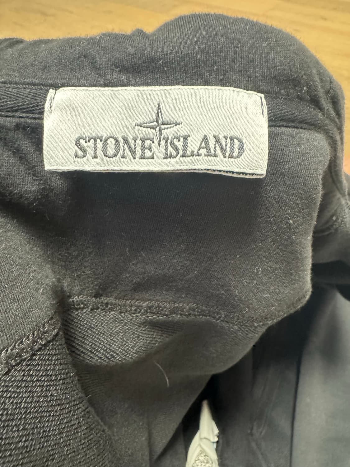 스톤아일랜드 블랙 후드집업 상품이미지4