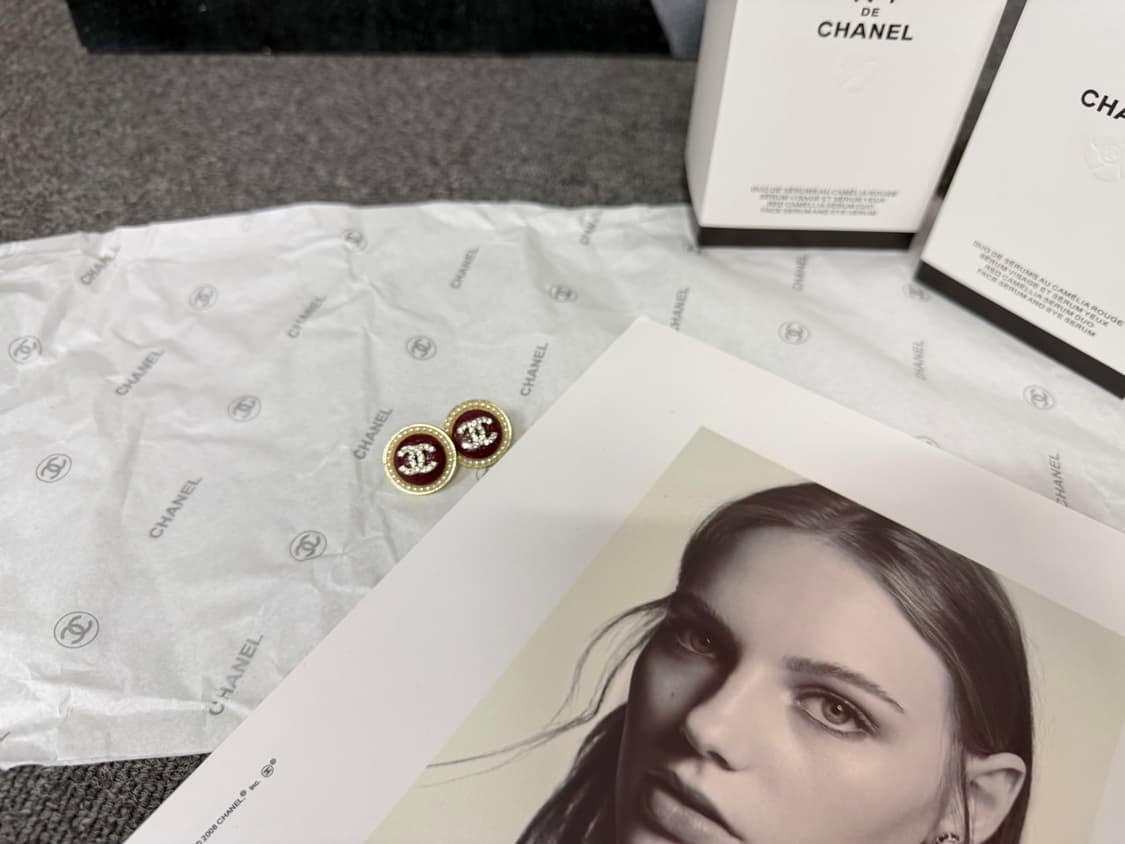 샤넬 CC 포인트 크리스탈 레드 이어링 상품이미지2