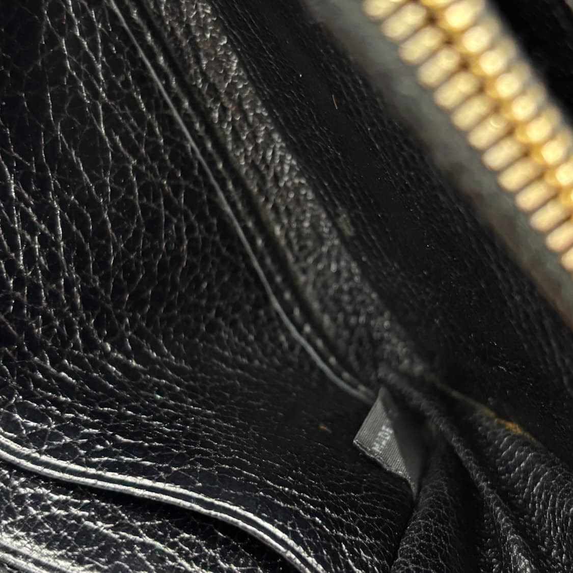 미우미우 집 어라운드 지갑 상품이미지9