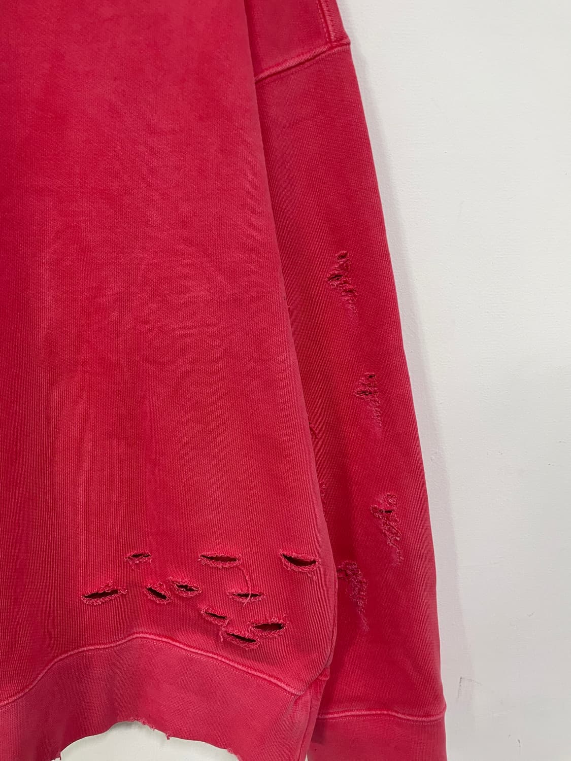 어텐션로우 피그먼트 데미지 맨투맨 상품이미지6