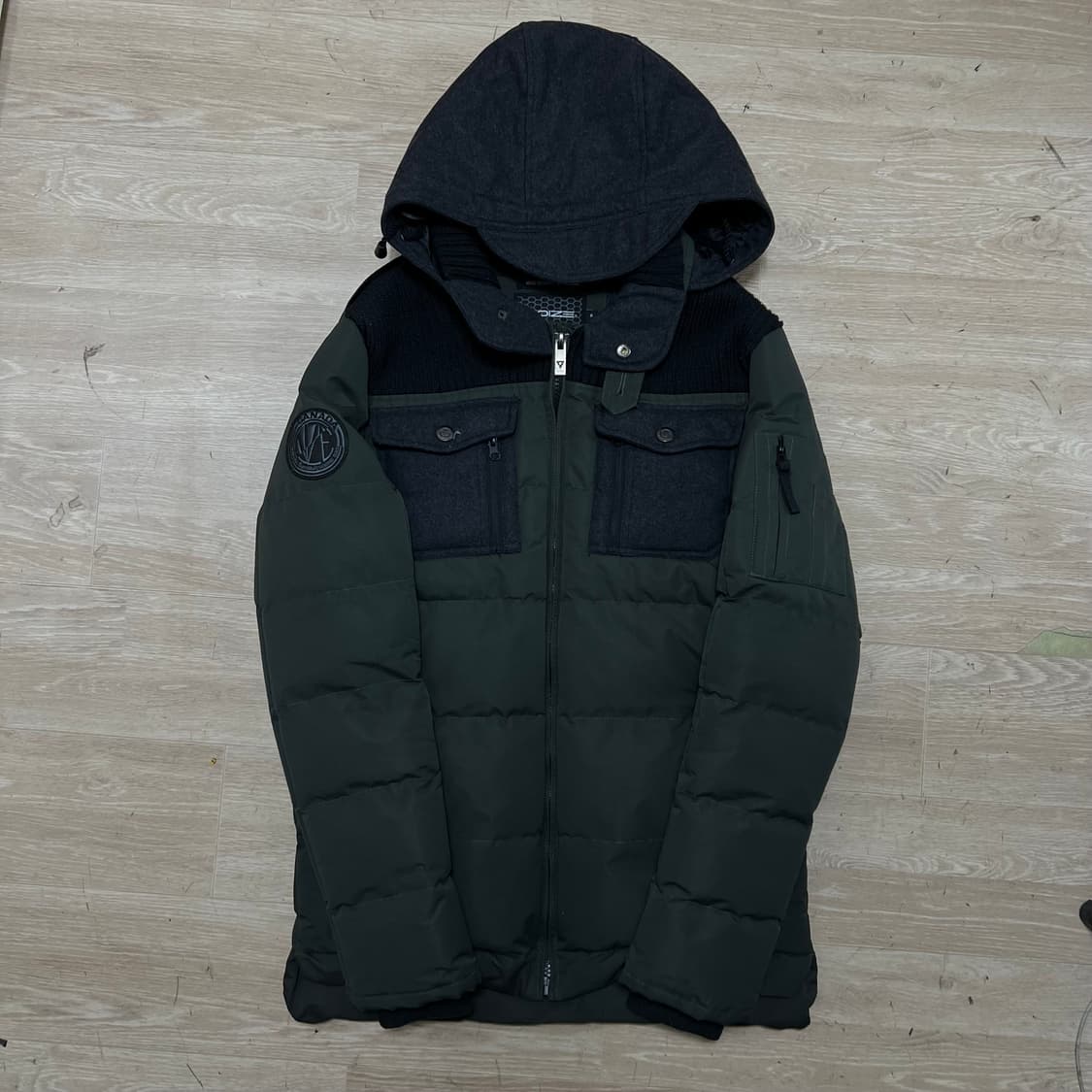 노이즈 니트 배색 와펜 후드 패딩 점퍼 [다크 카키] S/95 상품이미지1