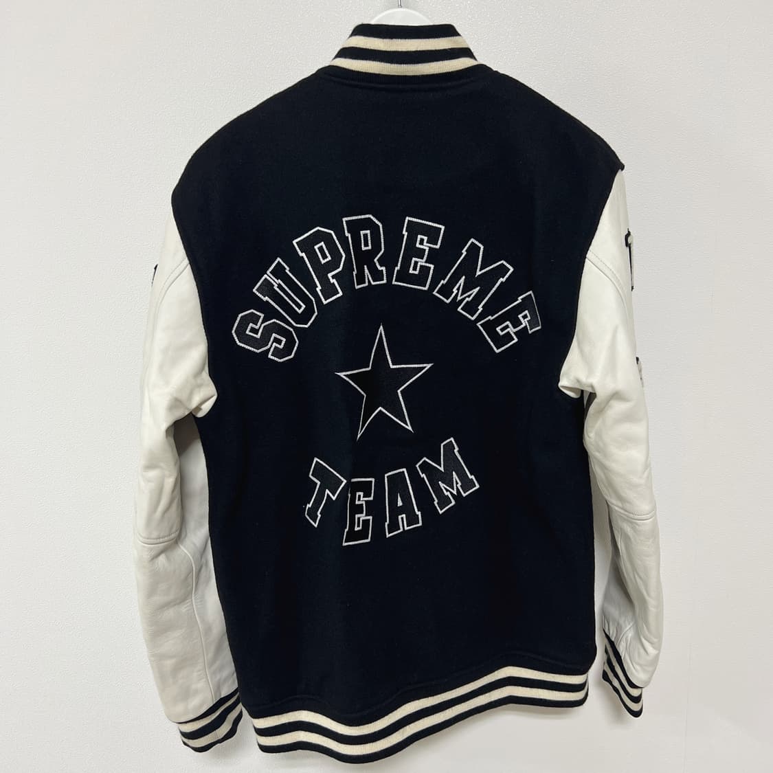 슈프림 06AW 올시티 베이스볼 바시티 자켓 검흰 상품이미지2