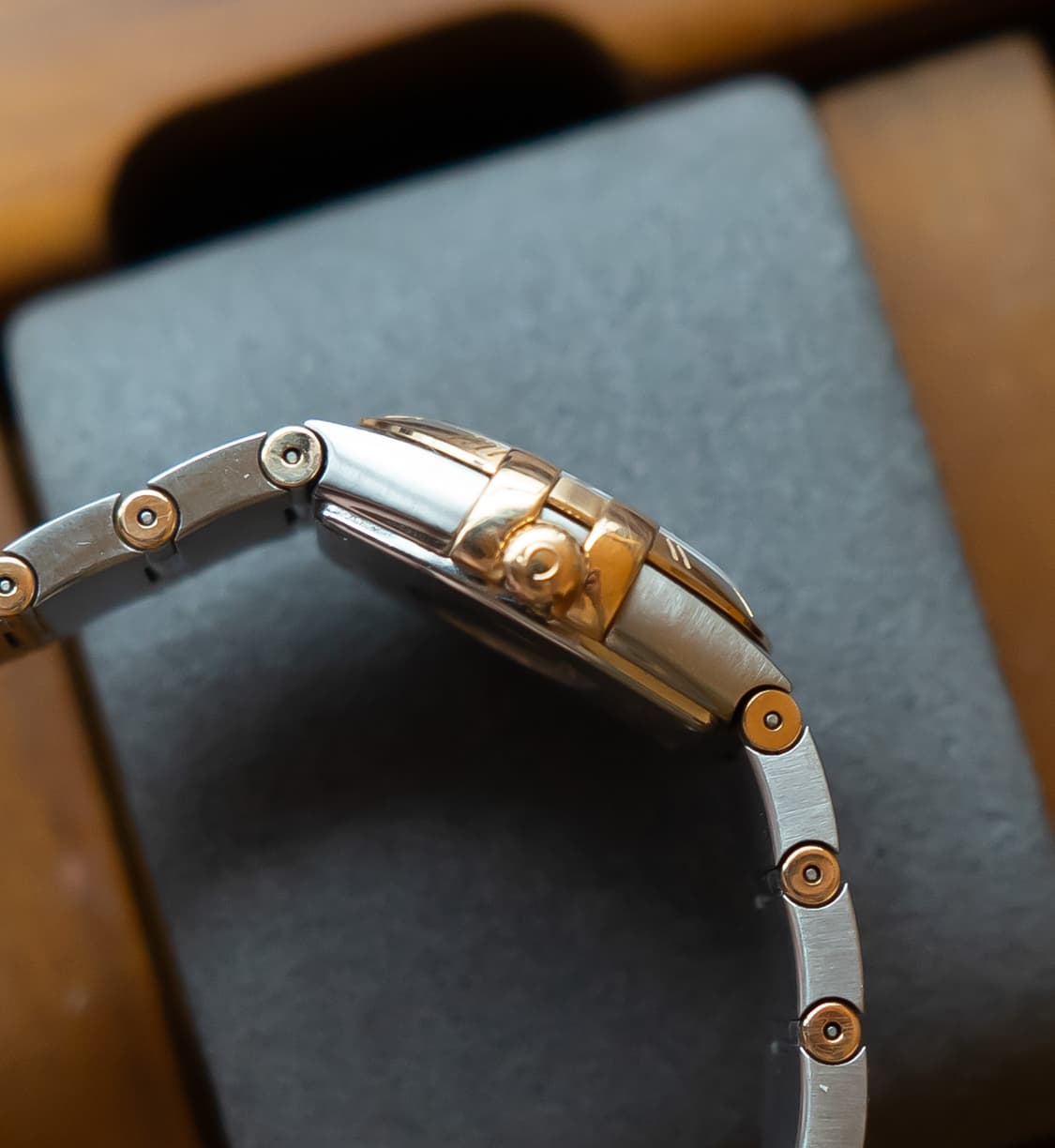 오메가 컨스틸레이션 세드나골드 마더 오브 펄 다이얼 25mm 쿼츠 시계 상품이미지3