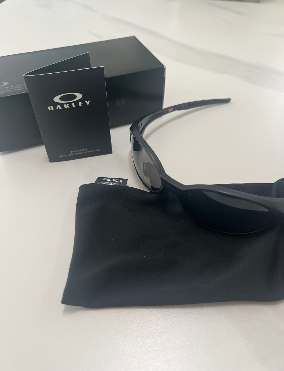 오클리 아이자캣 리덕스 매트블랙 OO9438-0158 상품이미지1