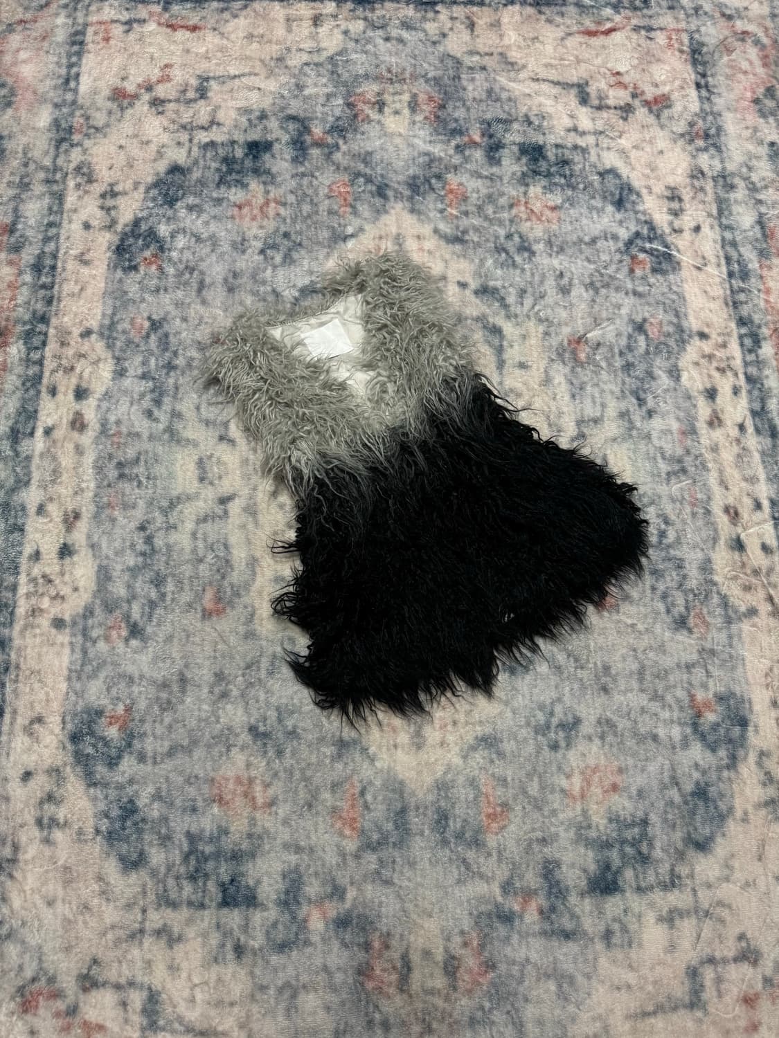 Cecil mcbee acrylic shaggy fur vest 상품이미지1