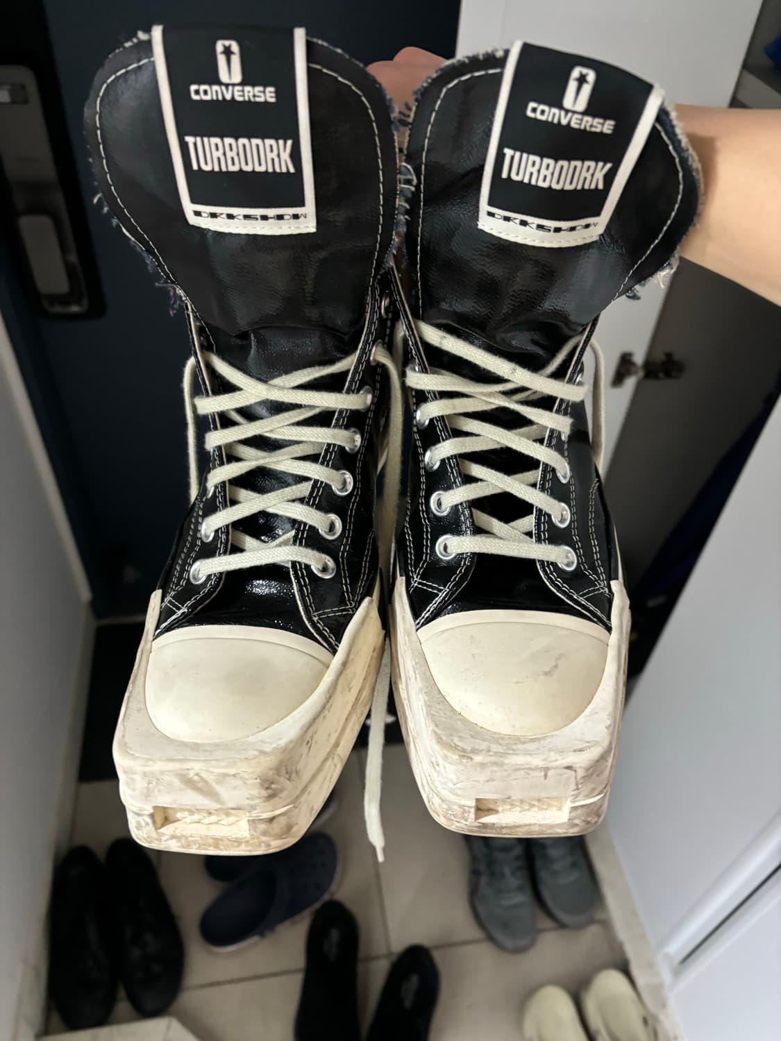 컨버스 다크쉐도우 터보다크 척 70 하이 블랙 래커드 데님 상품이미지2