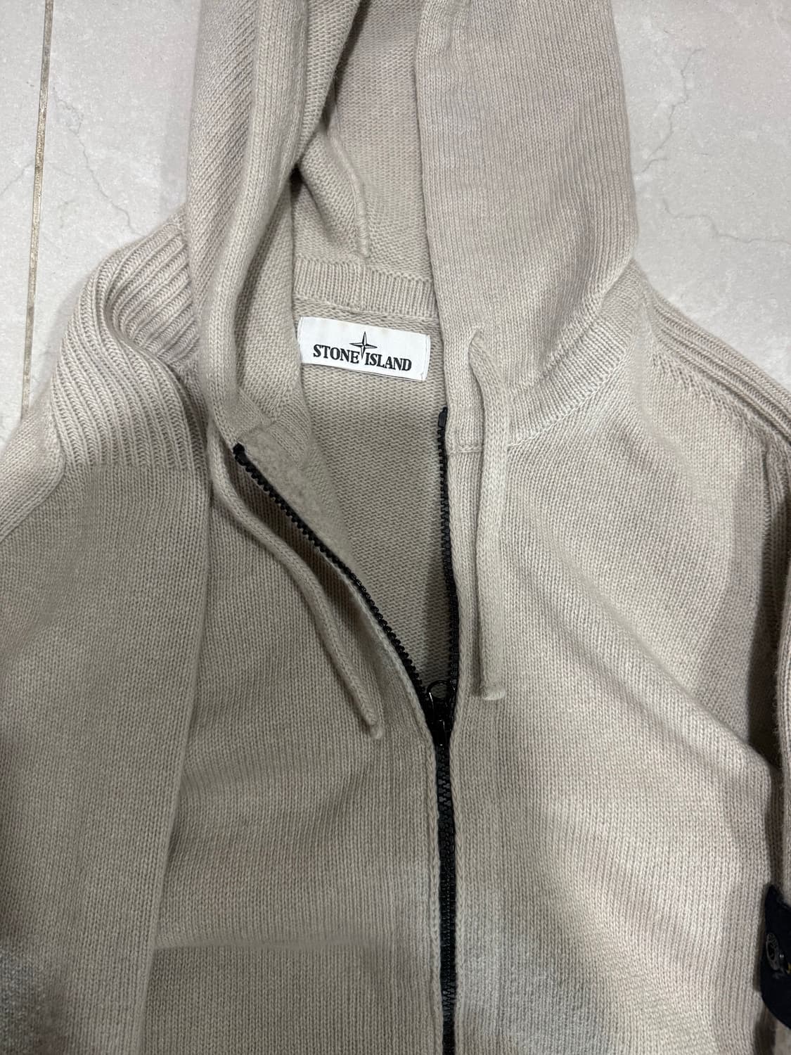 [당일출고,L사이즈] 스톤아일랜드 램스울 니트 후드집업 상품이미지3