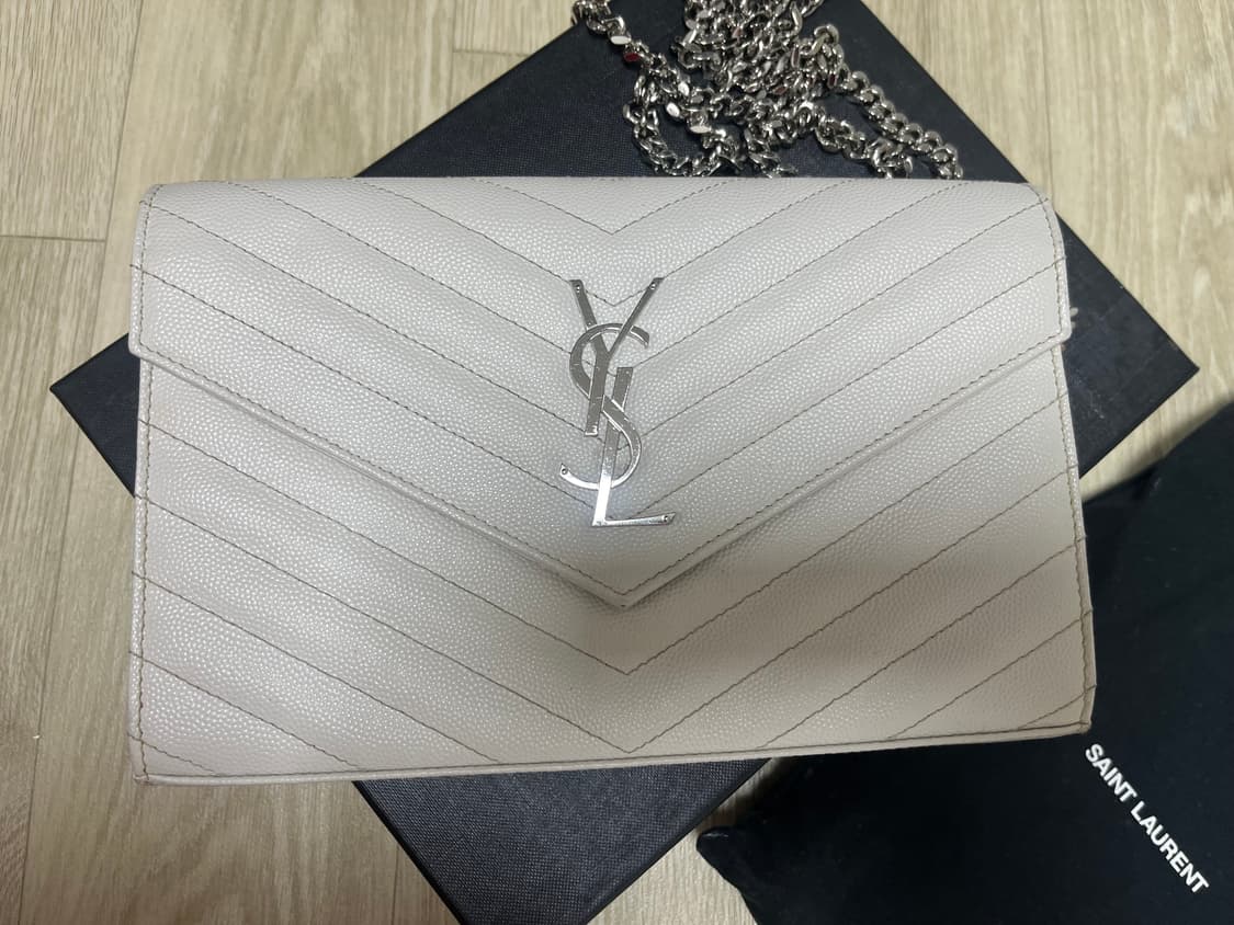 입생로랑 은장 가방 상품이미지1