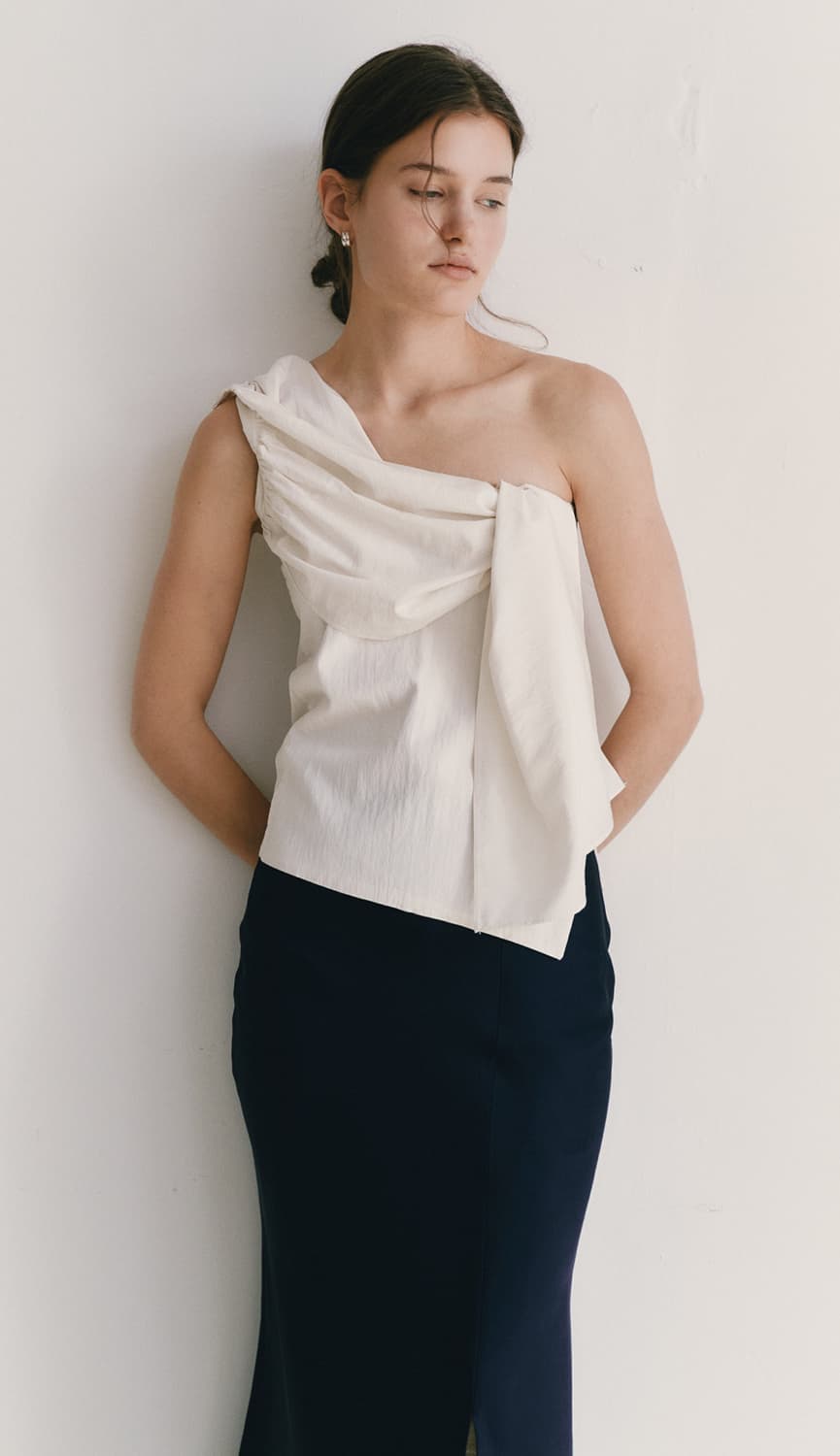 TWIST ONE OFF SHOULDER TOP Lea 르에 상품이미지2