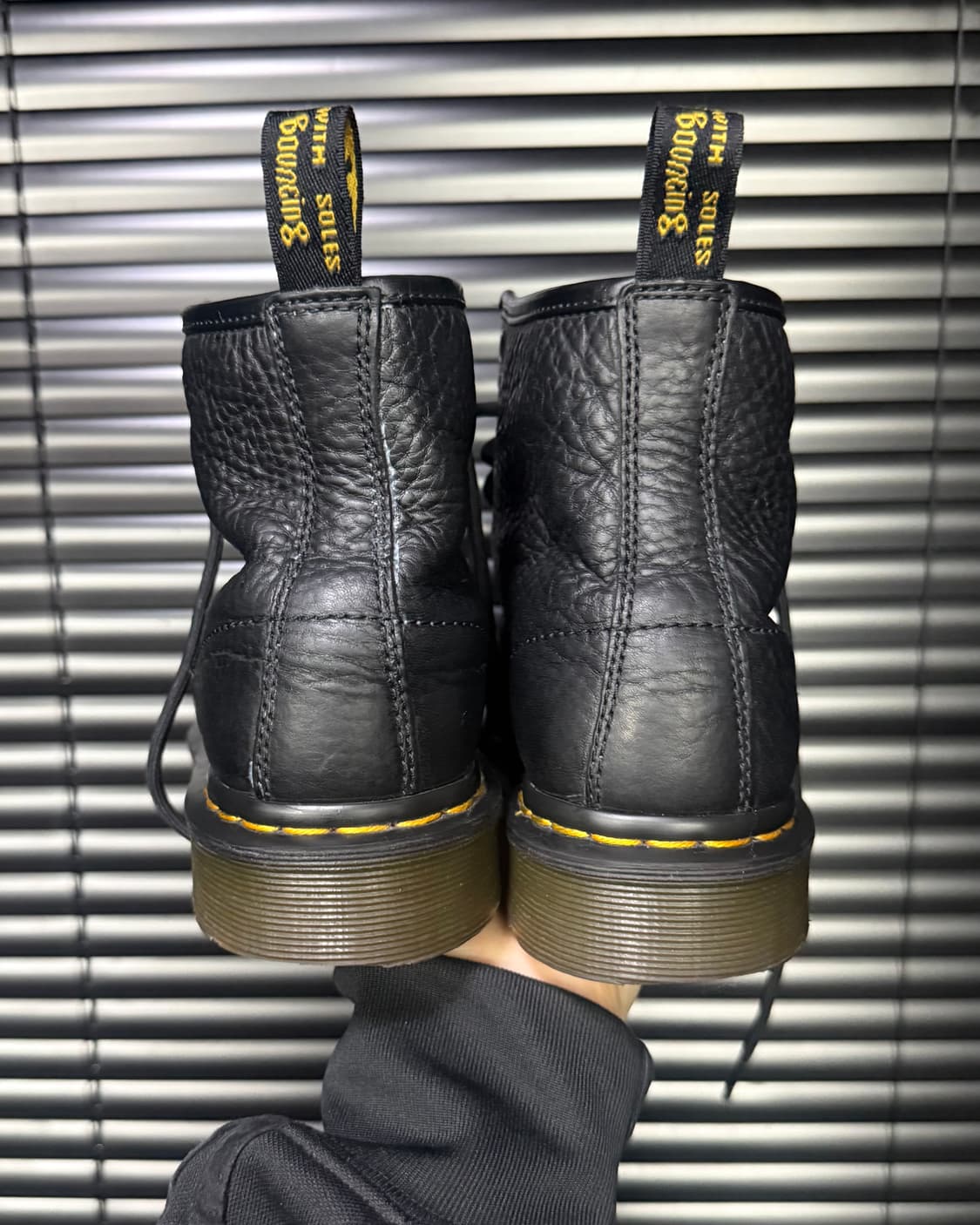 닥터마틴 101 6홀 가죽 부츠 레더 240 무광 빈티지 uk5 블랙 상품이미지4