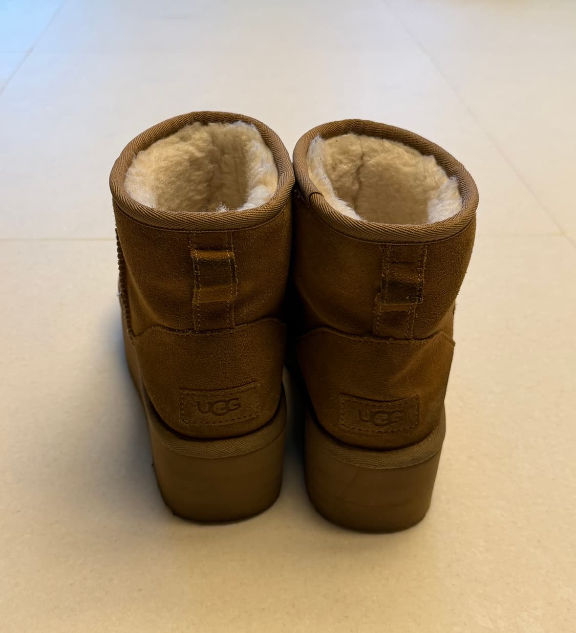 어그 플랫폼 미니 38(240) 체스트넛  상품이미지1