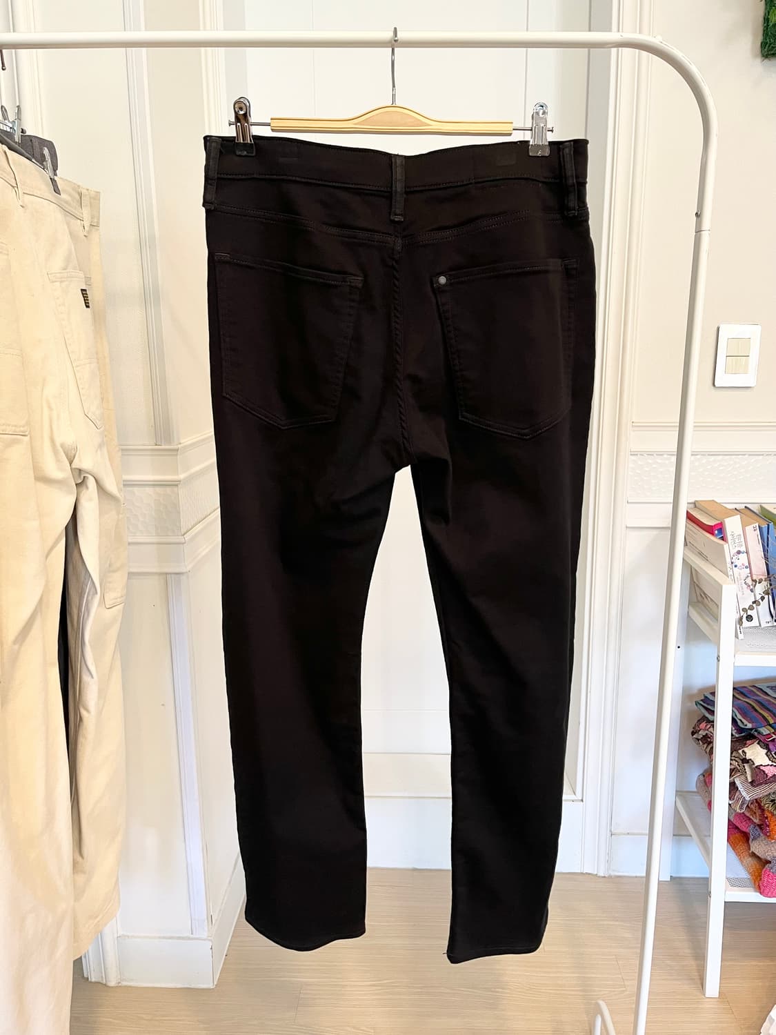 H&M 레귤러핏 블랙진 상품이미지3