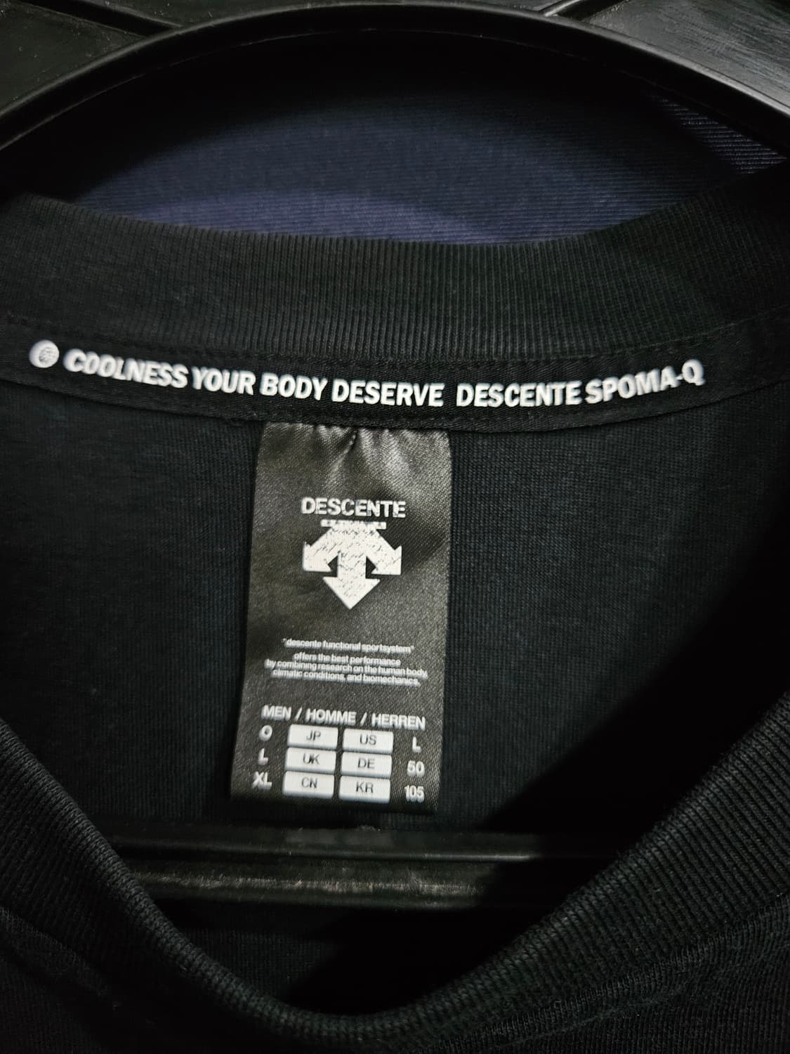 데상트 블랙 남성 105 반팔티  상품이미지3