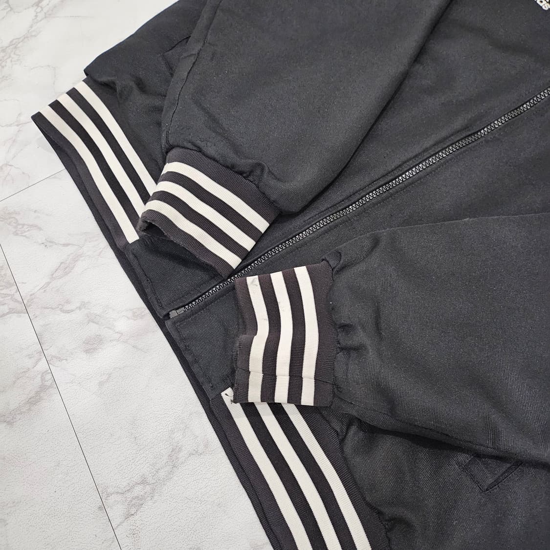 아디다스 마샬이츠 백로고 자켓
L 상품이미지3