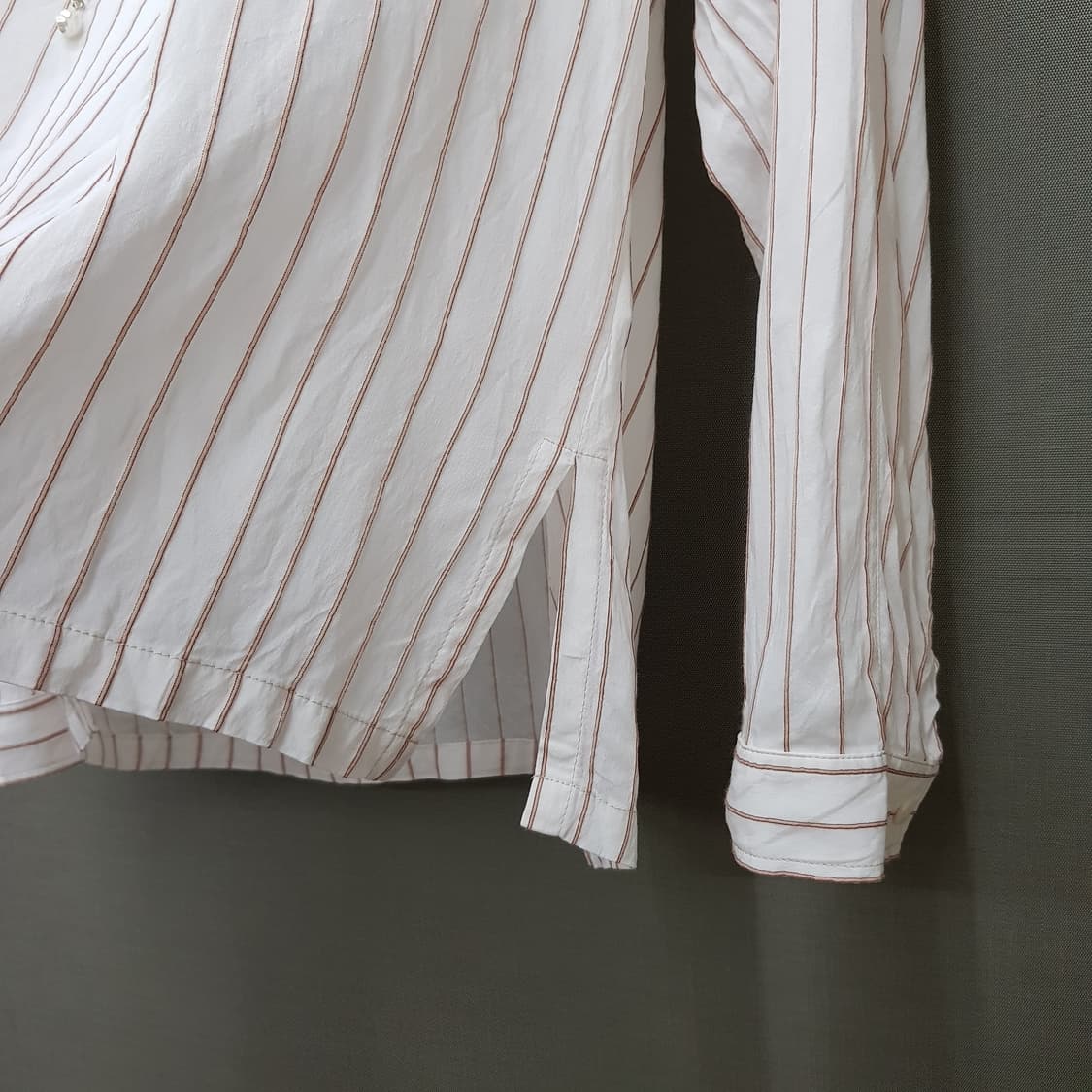 한섬 래트 2024 스트라이프 스트링 블라우스 S사이즈(택달린새제품) 상품이미지4