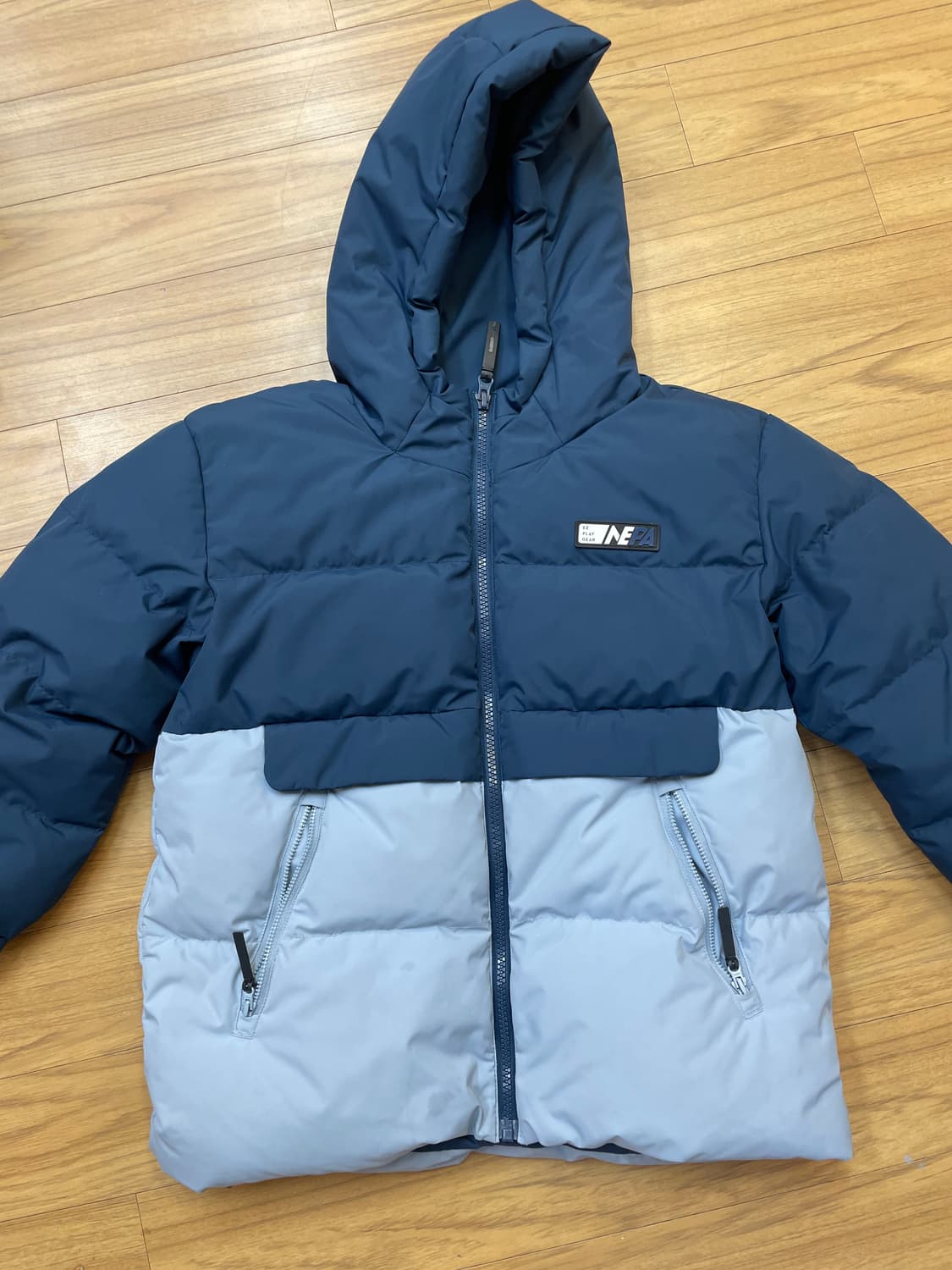 네파 키즈 패딩 130사이즈 판매합니다. 투톤 색상으로 남아 여아 모두  상품이미지1