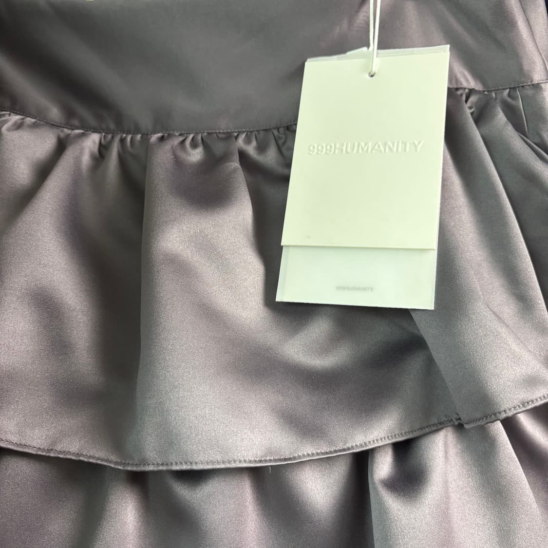 999휴머니티 새틴 러플 스커트 그레이 s 상품이미지5
