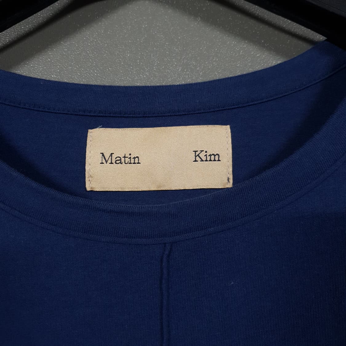 여성 F) 마뗑킴 핀턱 크롭탑 네이비 라운드 반팔 티셔츠 상품이미지5