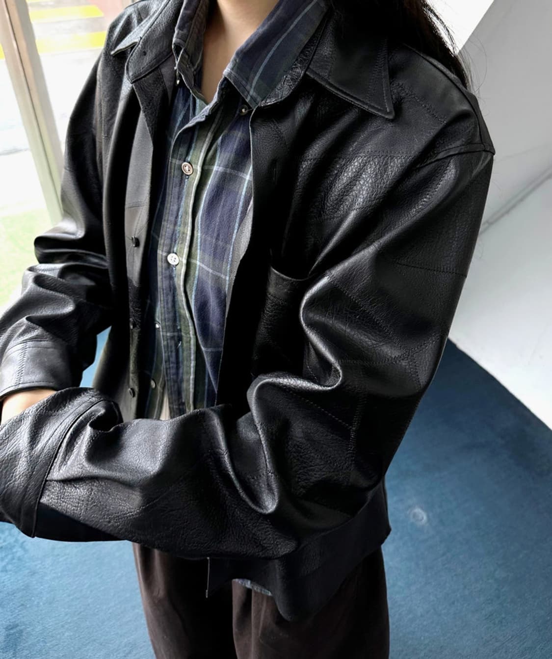 Fake leather irregular panel design shir 상품이미지8