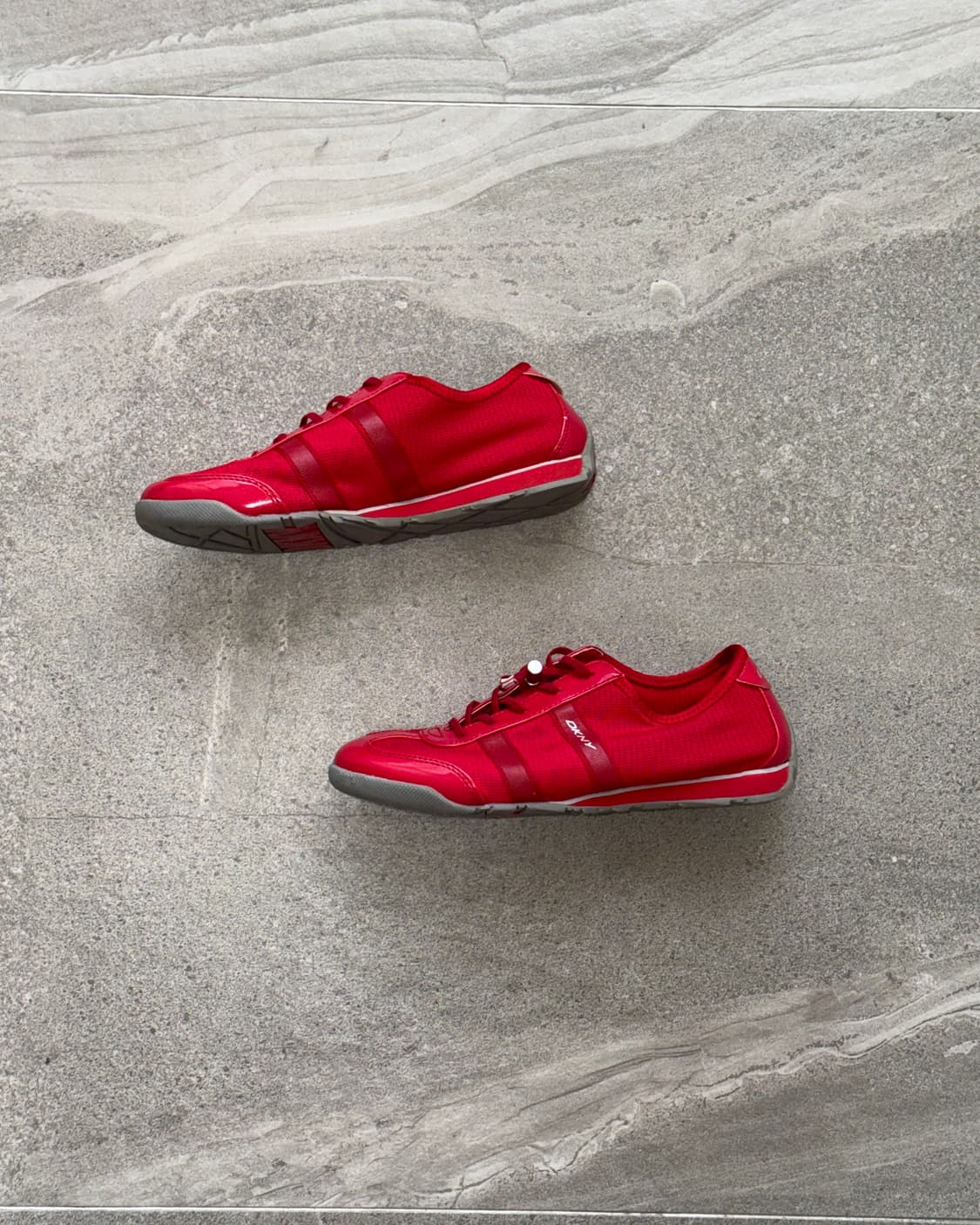 DKNY red stopper details sneakers  상품이미지3