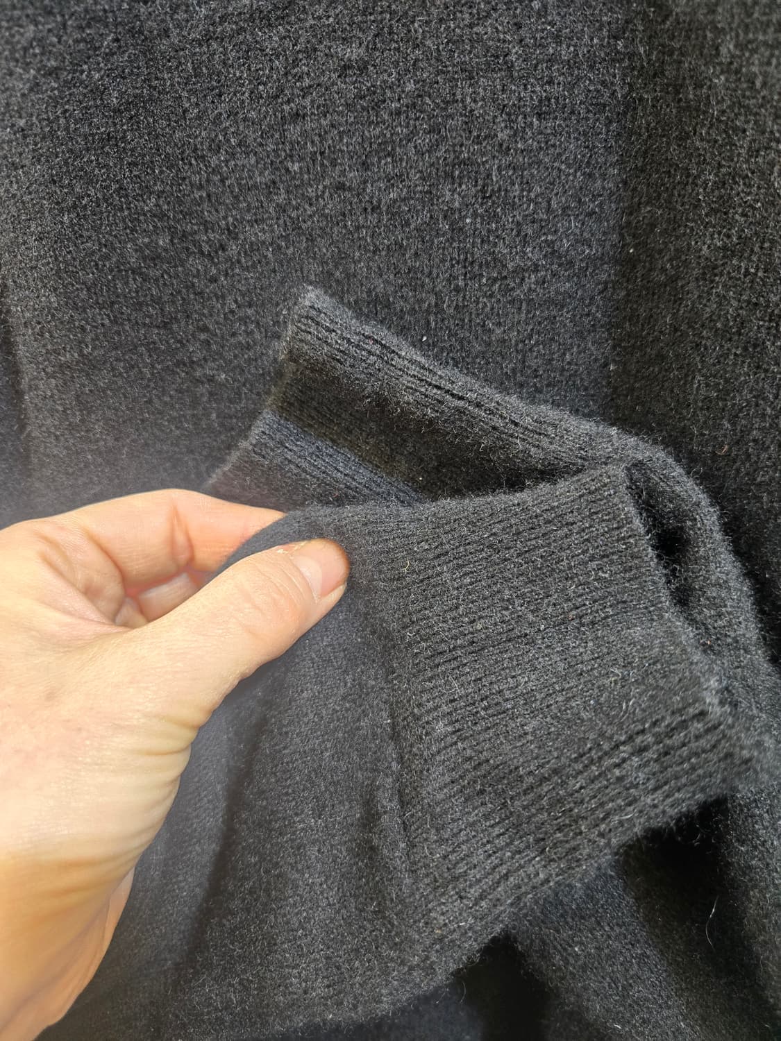 띠어리 케시미어 100블랙니트 상품이미지4