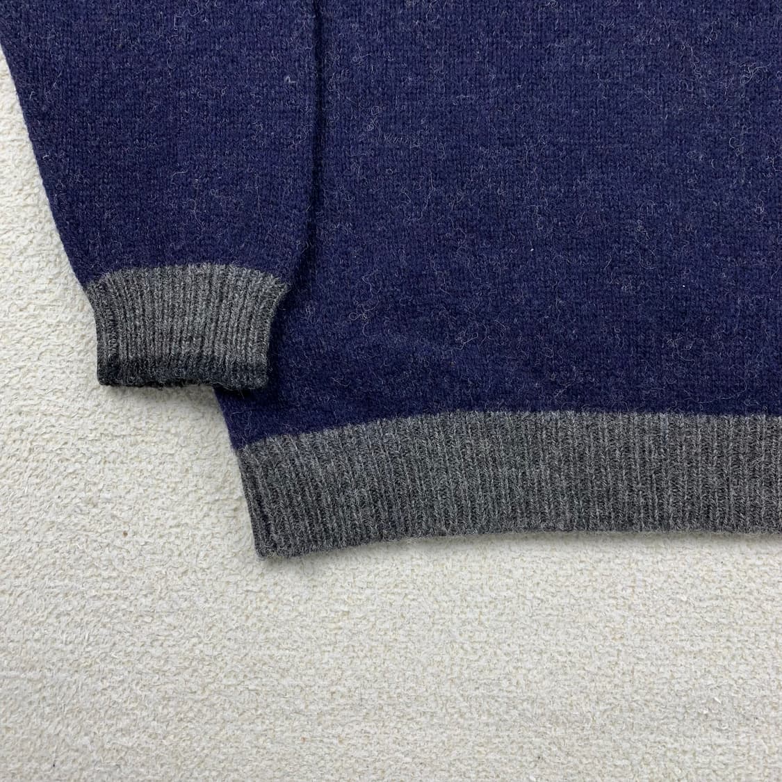 90s 컬럼비아 셔틀랜드 울 브이넥 니트 네이비 상품이미지3