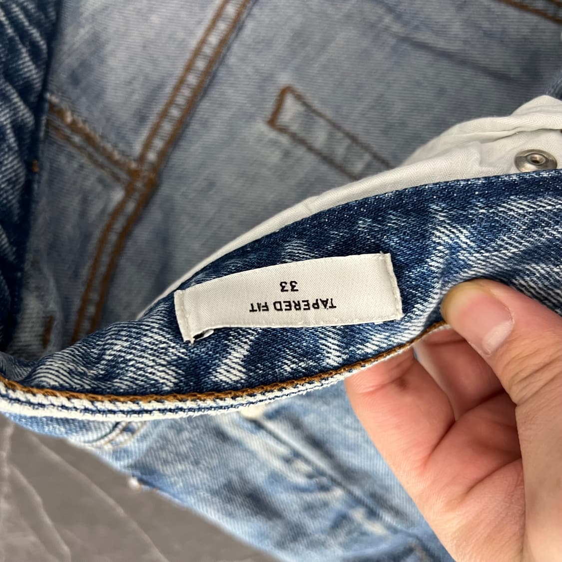 AMI 아미 워시드 테이퍼드 데님 진 상품이미지7