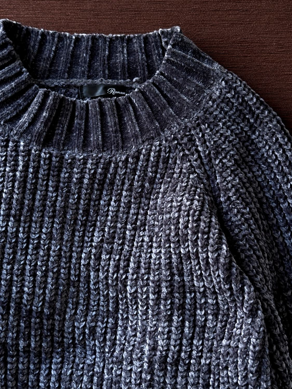 Shine fabric mock neck heavy knit P/O 상품이미지7