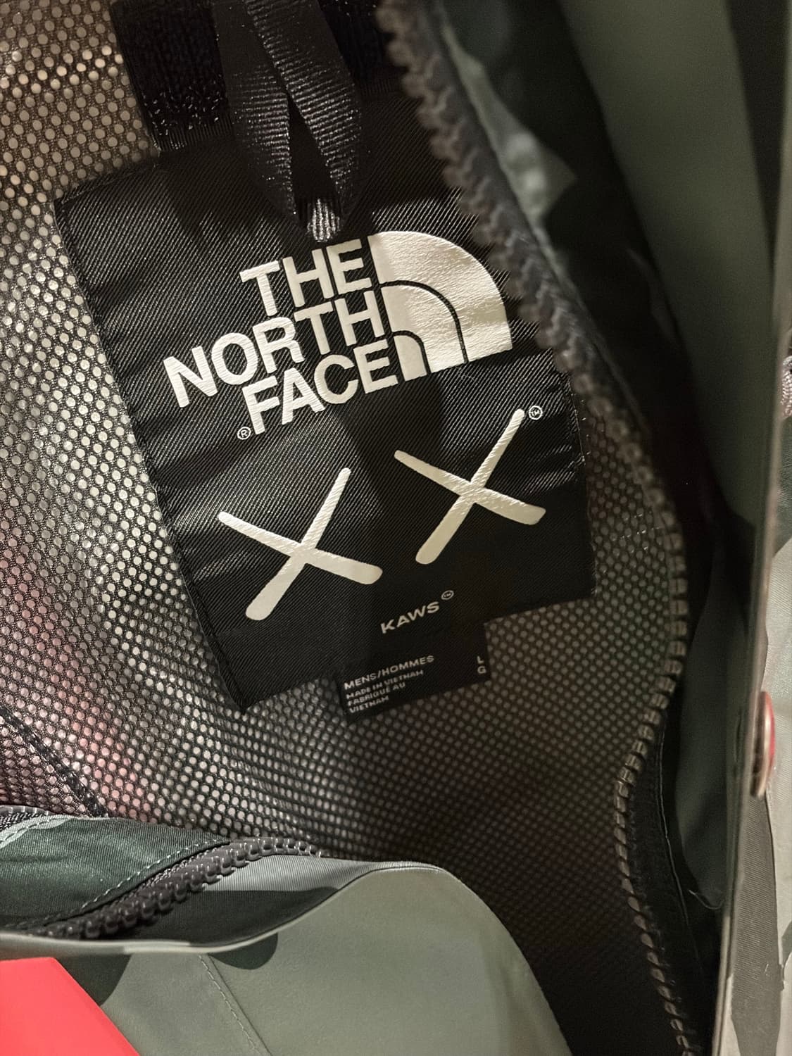 [USED][L] KAWS x THE NORTH FACE JACKET 상품이미지3
