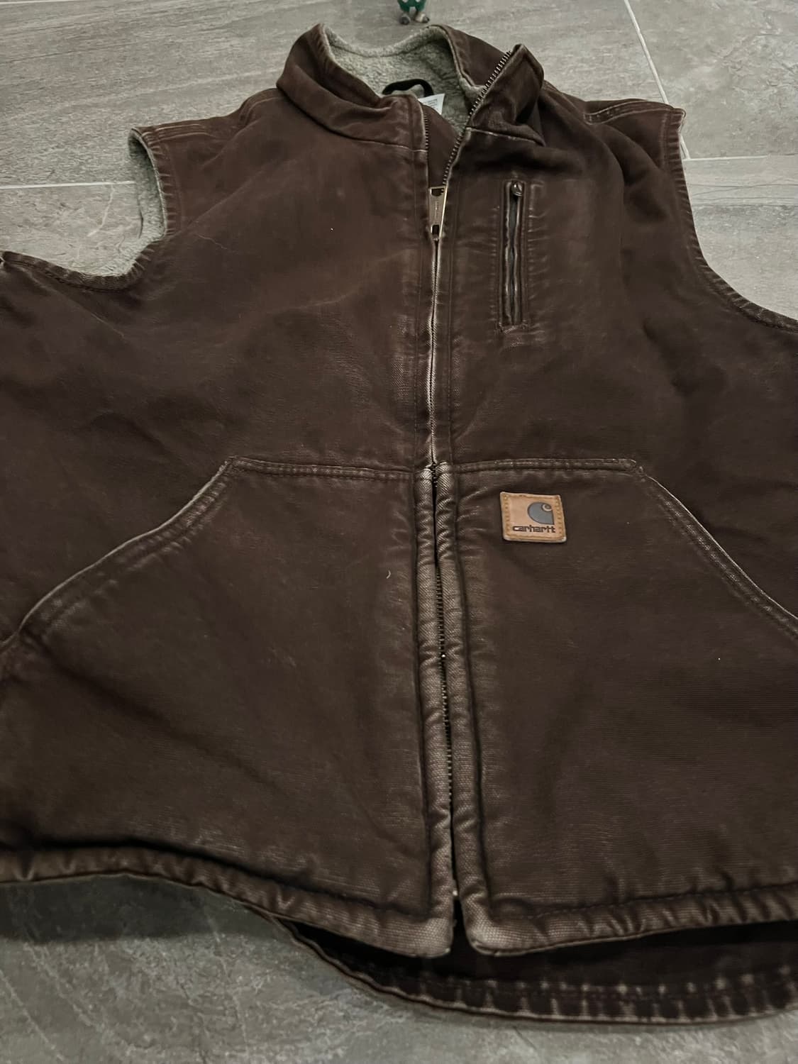 (M)칼하트 셰르파 넥 조끼베스트 V33 DKB 다크브라운 상품이미지9