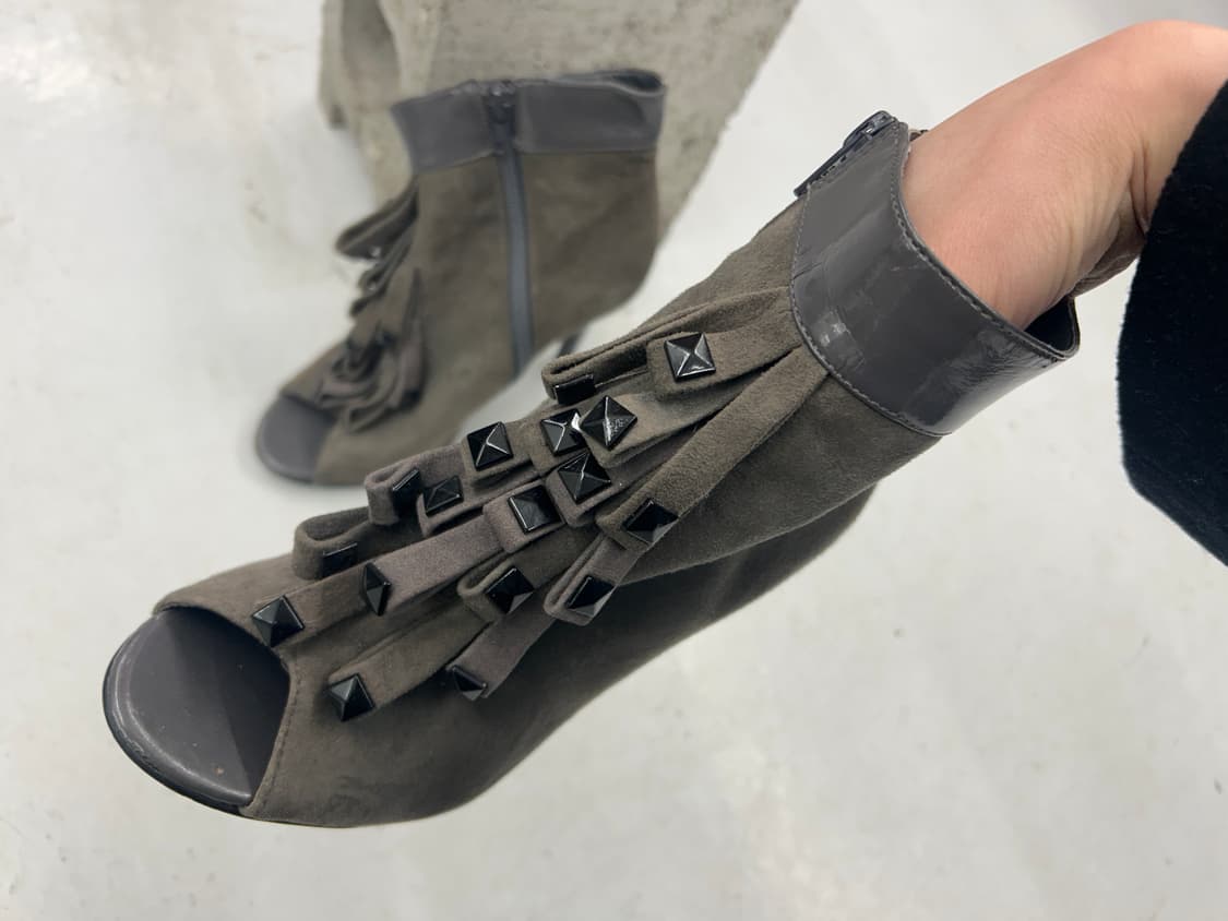 스터드 스트랩 힐  상품이미지1