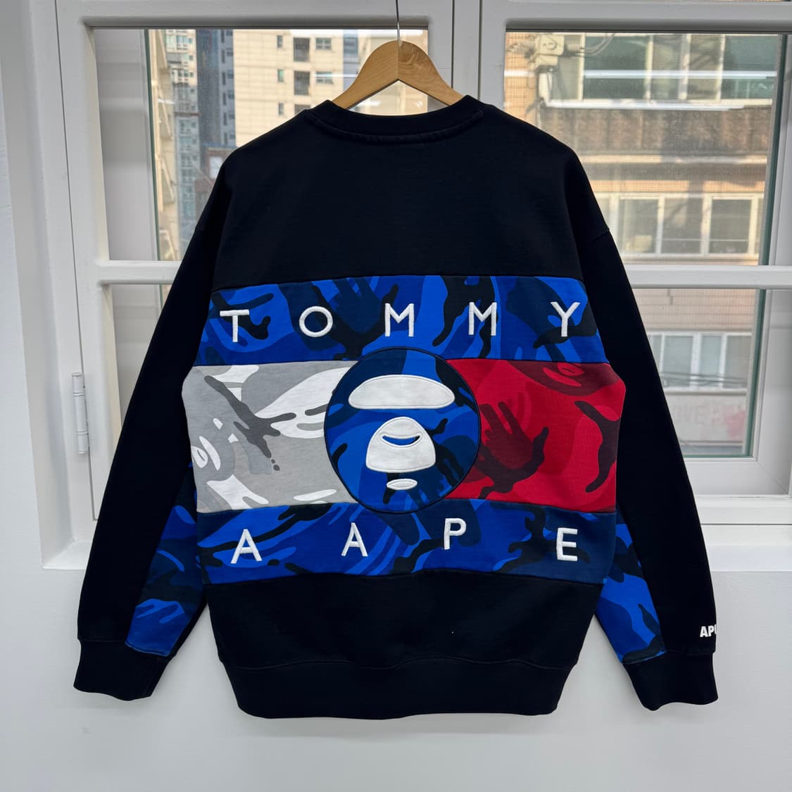 에이프 X 타미 맨투맨  상품이미지3