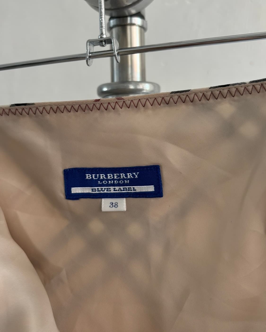 Burberry 버버리 베이지 프릴 노바체크 미디 스커트 상품이미지4