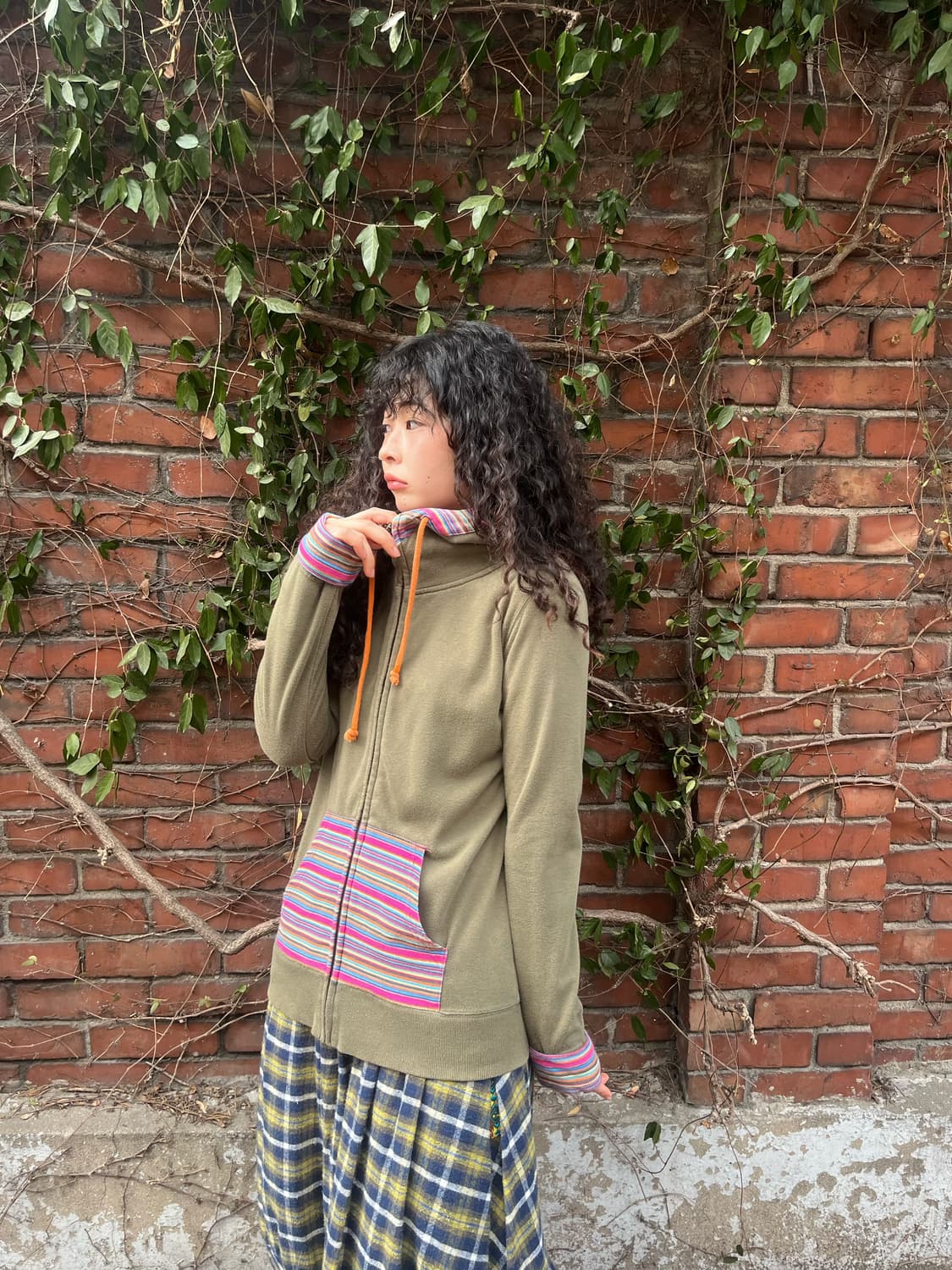 카키 무지개 패턴 포인트 후드집업 상품이미지2