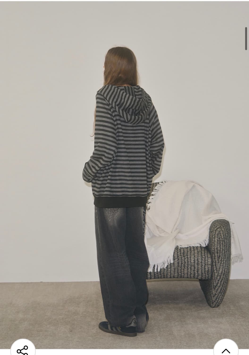 (L) 레더리 스트라이프 레글런 후디 [CHARCOAL] 판매 상품이미지4