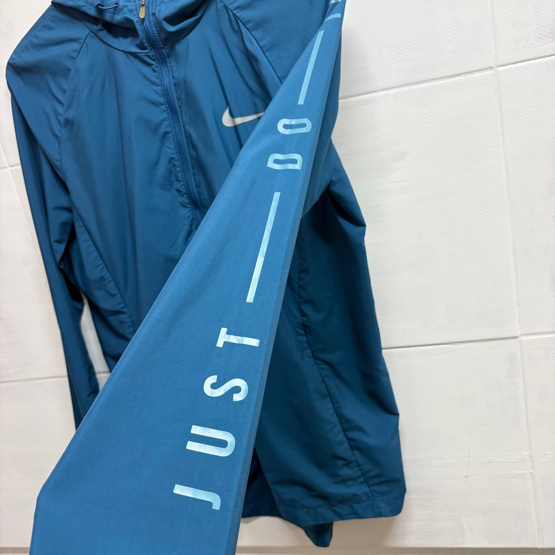 Nike 나이키 런닝 윈드브레이커 바람막이 L  상품이미지4