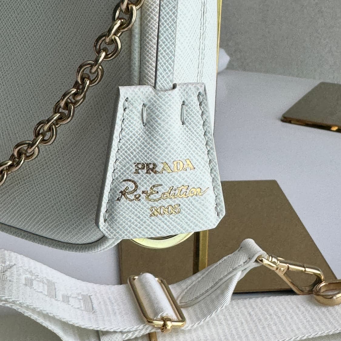 프라다 리에디션 레더 사피아노 호보백 상품이미지6