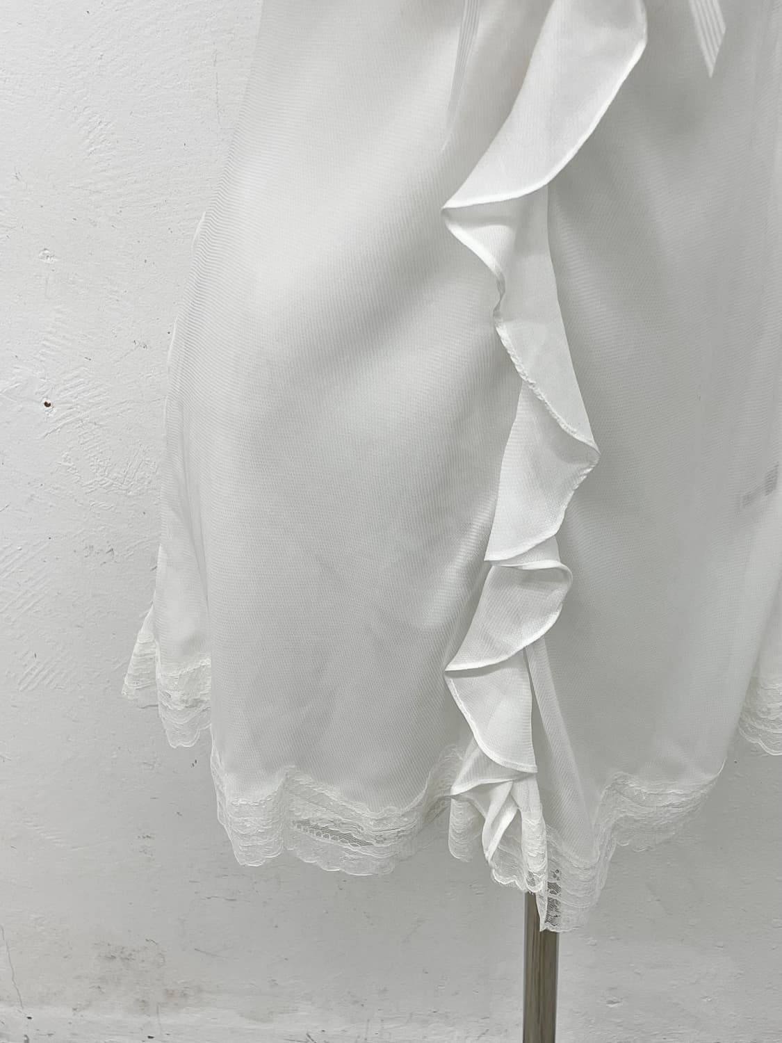 에블린 화이트페어리 시어 프릴 슬립 상품이미지3