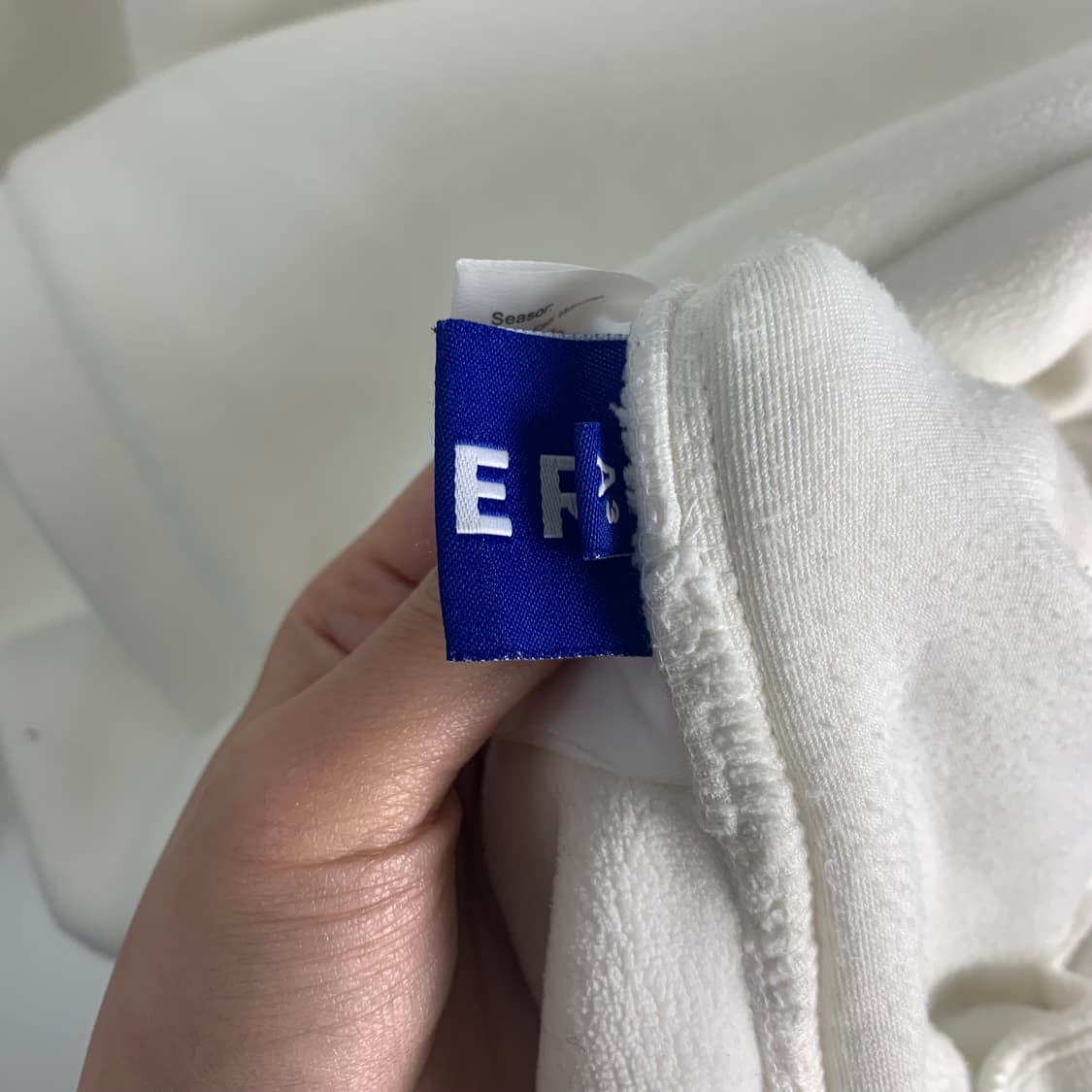 아더에러 화이트 플리스 후드집업 상품이미지9