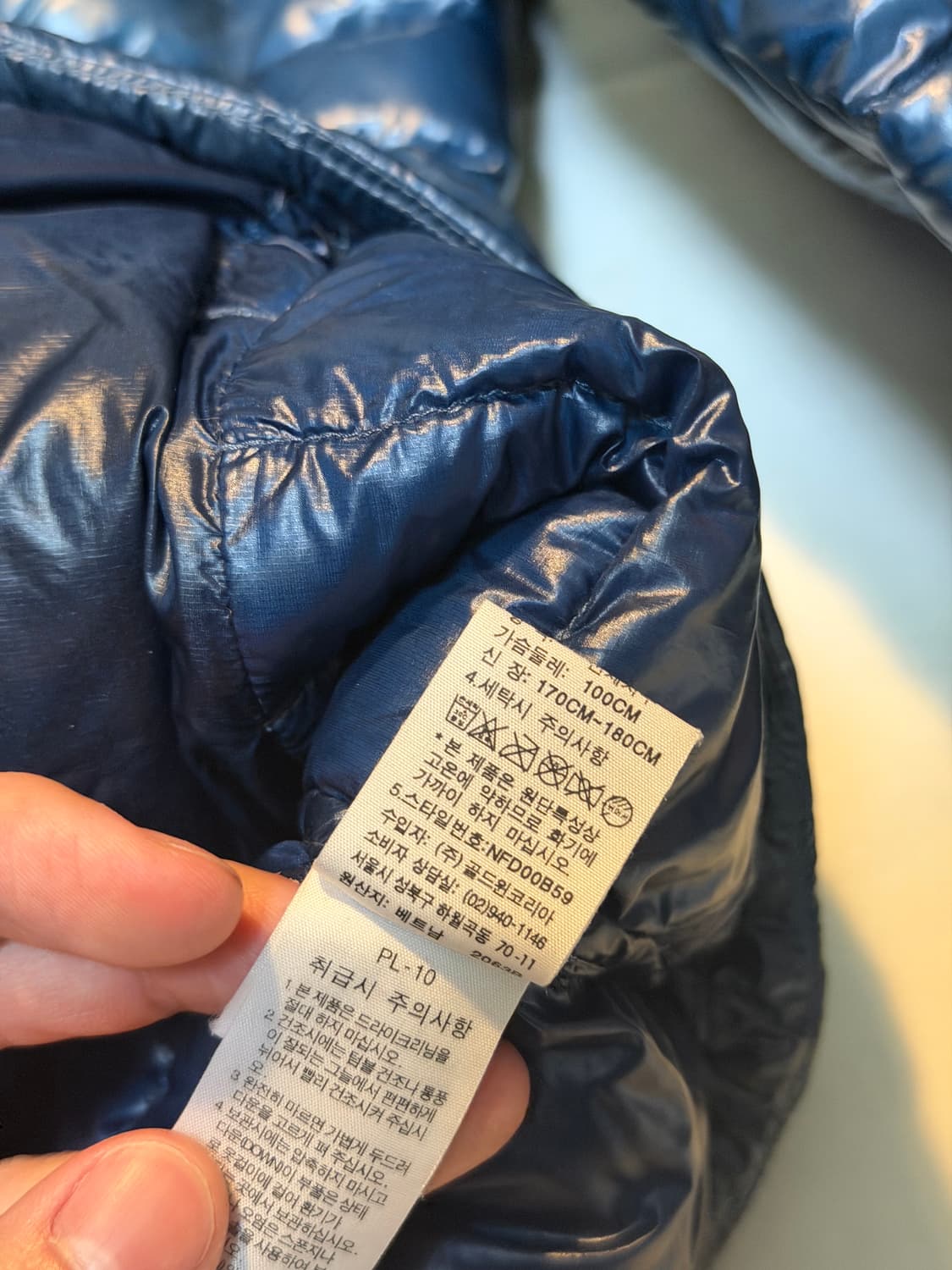 노스페이스 900필 한정판 유광 구스다운 경량패딩 블루 상품이미지5