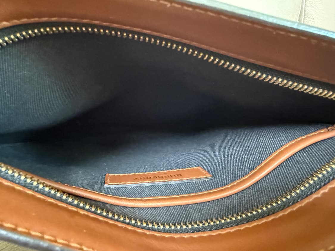 버버리 모노그램 메신저백 크로스백 탄컬러 상품이미지9