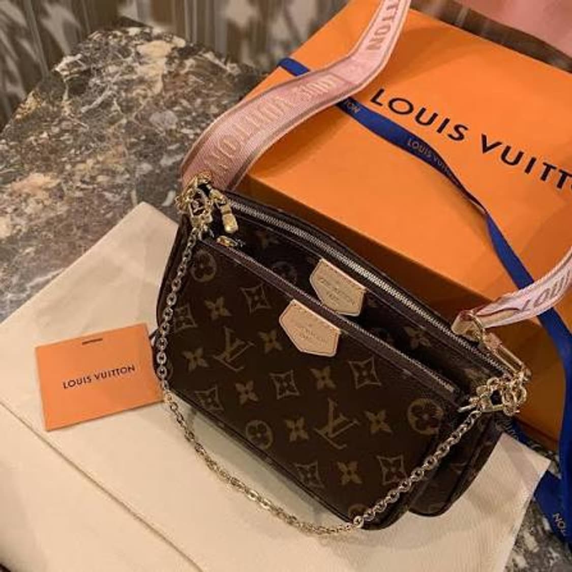 루이비통 멀티포쉐트 악세수아 호보백 상품이미지1