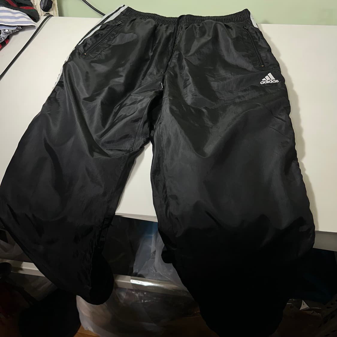 XL 아디다스 블랙 밑단스트링 멀티트레이닝 우븐 3S 바람막이팬츠  상품이미지4