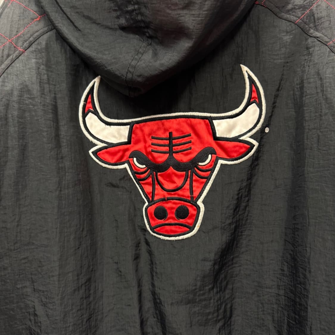 90s 스타터 X NBA 점퍼 사이드 로곧 디테일 레드 블랙 상품이미지6