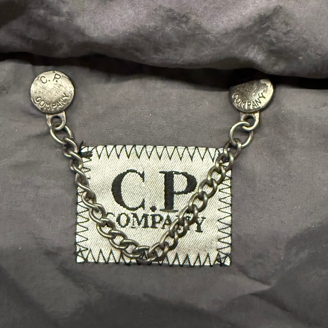 [정품/100] C.P.컴퍼니 덕다운 고글 패딩조끼 상품이미지5