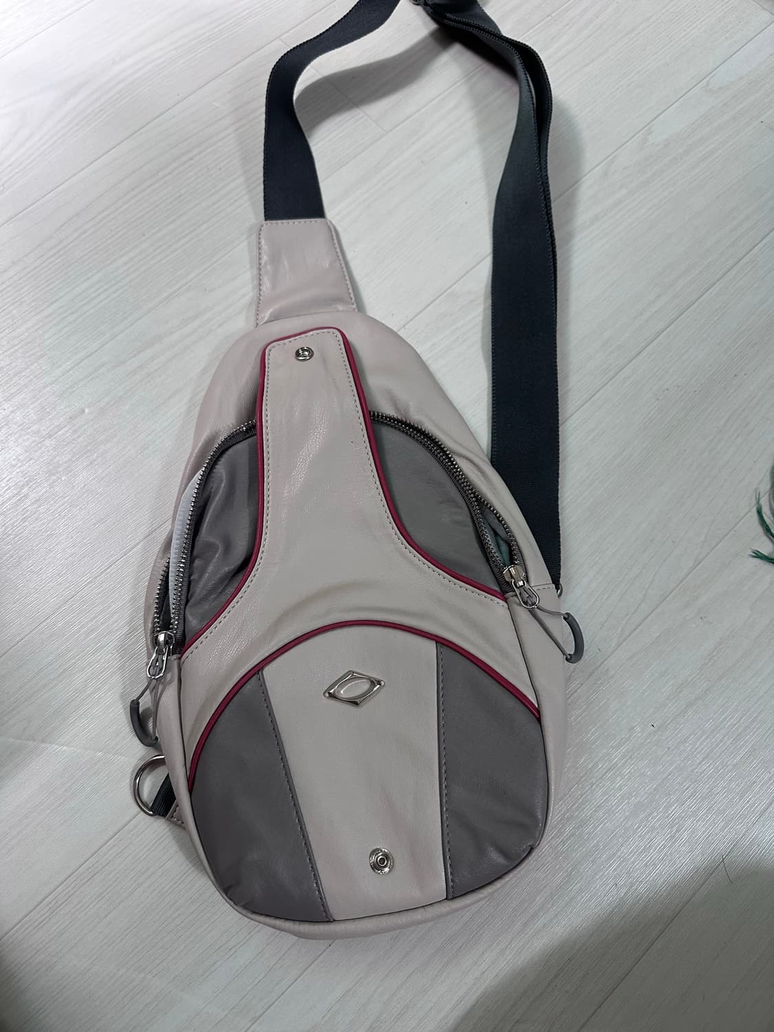 미스치프 슬링백  상품이미지1