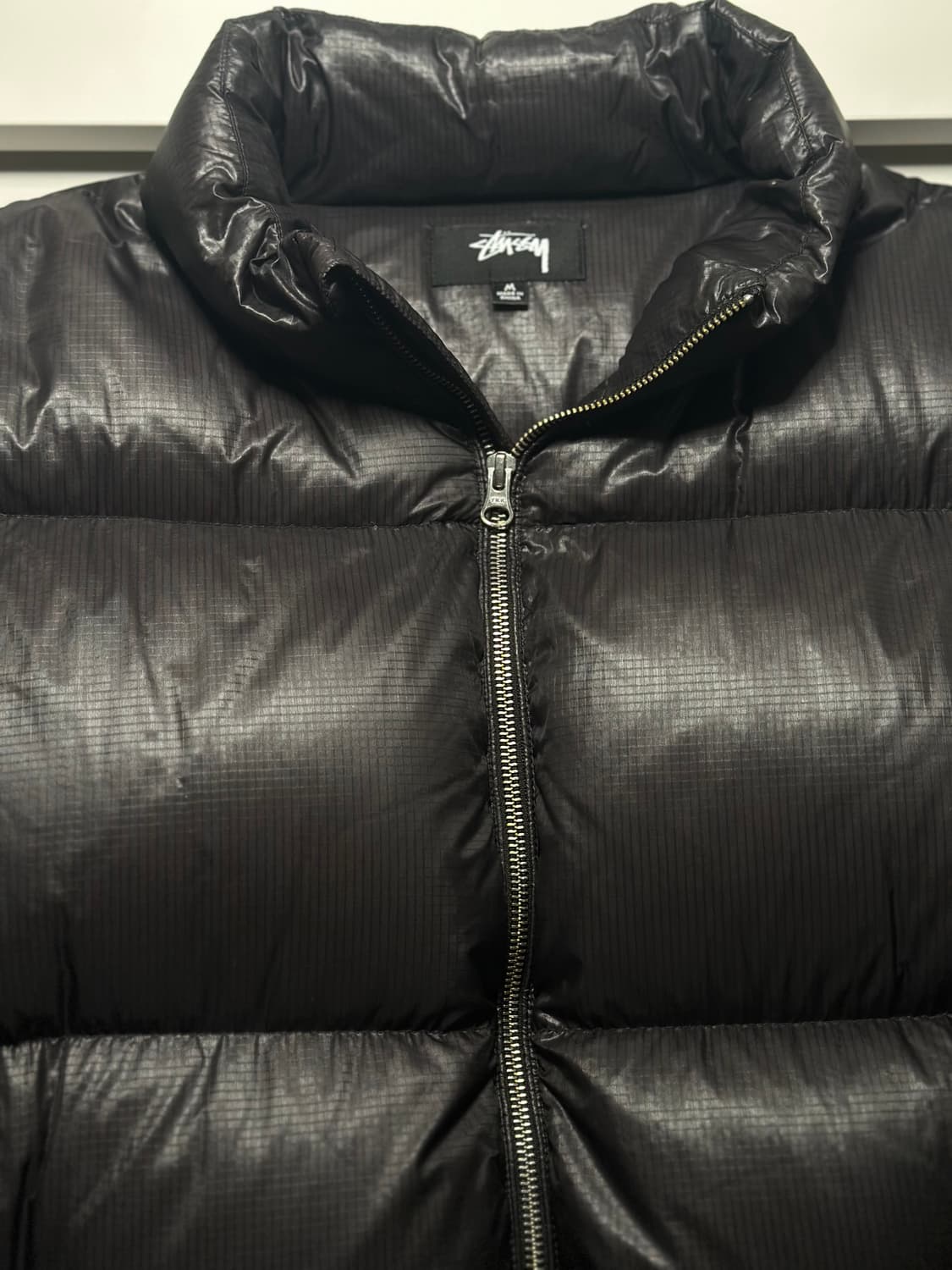 23 스투시 다운 패딩 차콜 M 상품이미지1