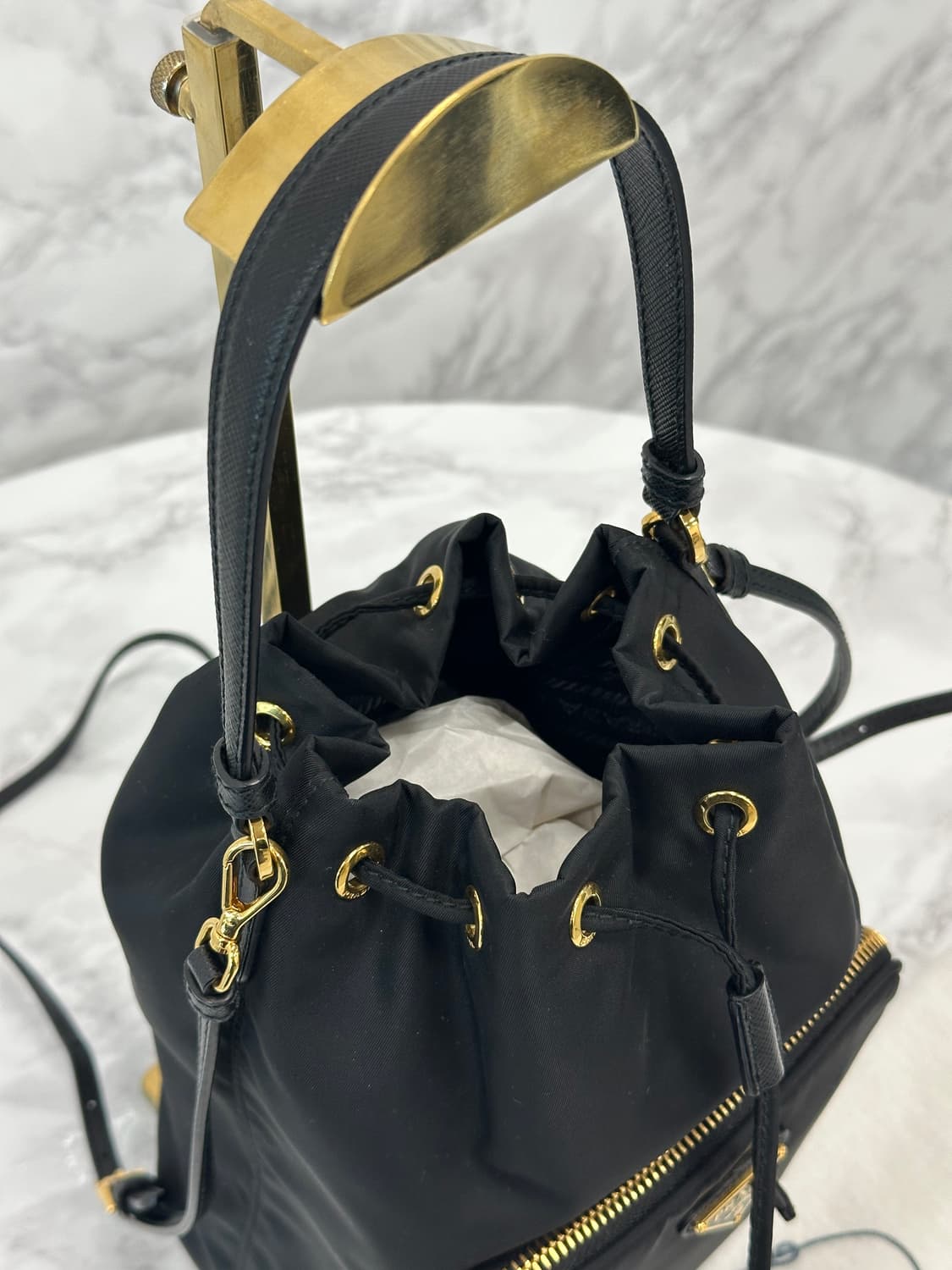 프라다 리나일론 버킷백 금장로고 상품이미지5